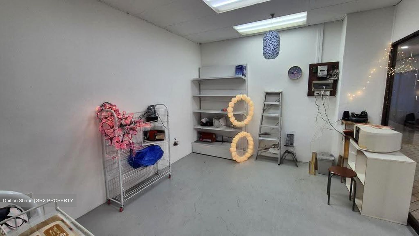 Upper Serangoon Shopping Centre (D19), Retail #618116031